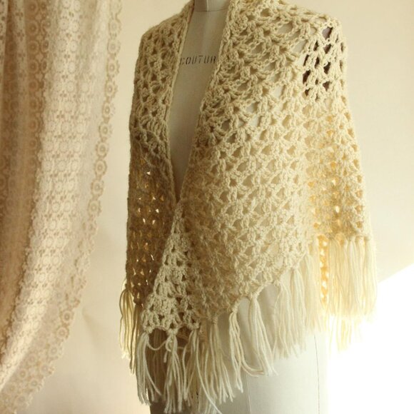 Vintage 1960s 1970s Shawl, Ivory Knit with Fringe Cape or Wrap - Picture 6 of 11